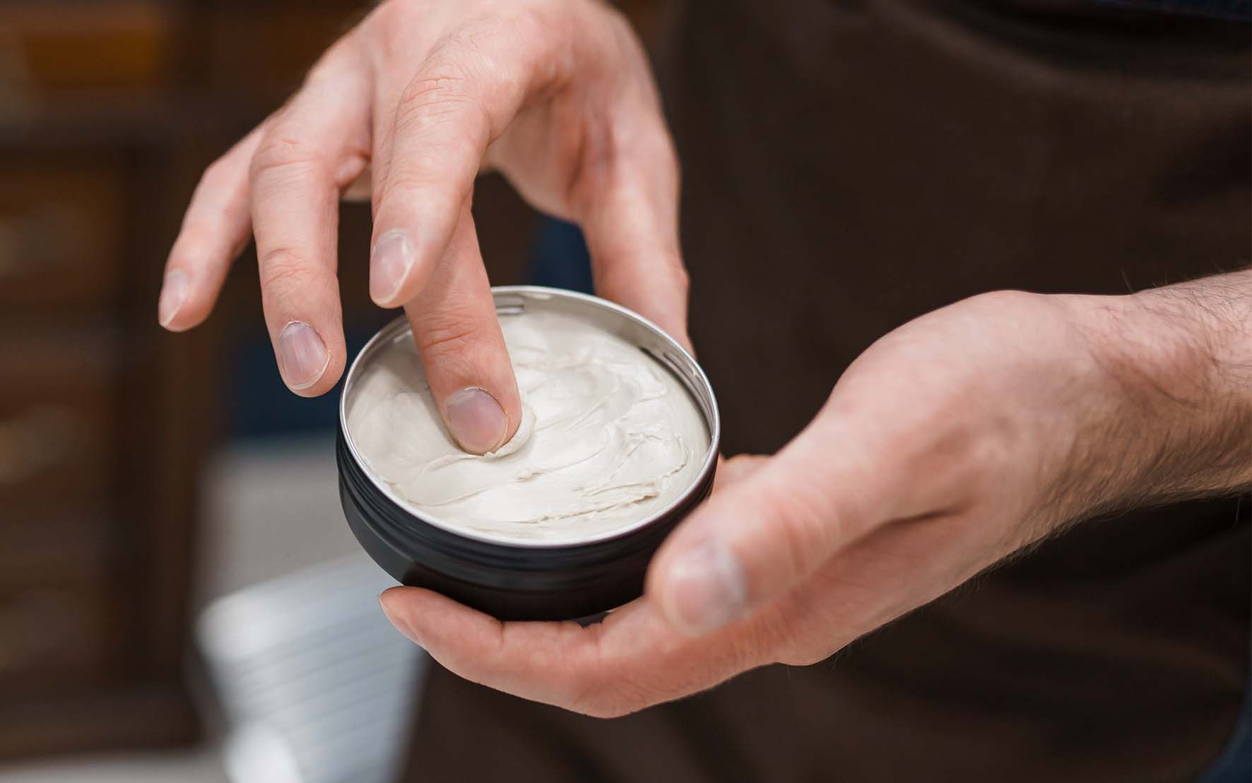 Zo breng je goed een wax of pomade aan!